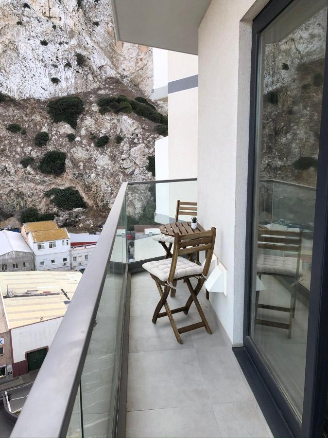 Cp High Floor Luxury Studio With Sea View Гибралтар Екстериор снимка