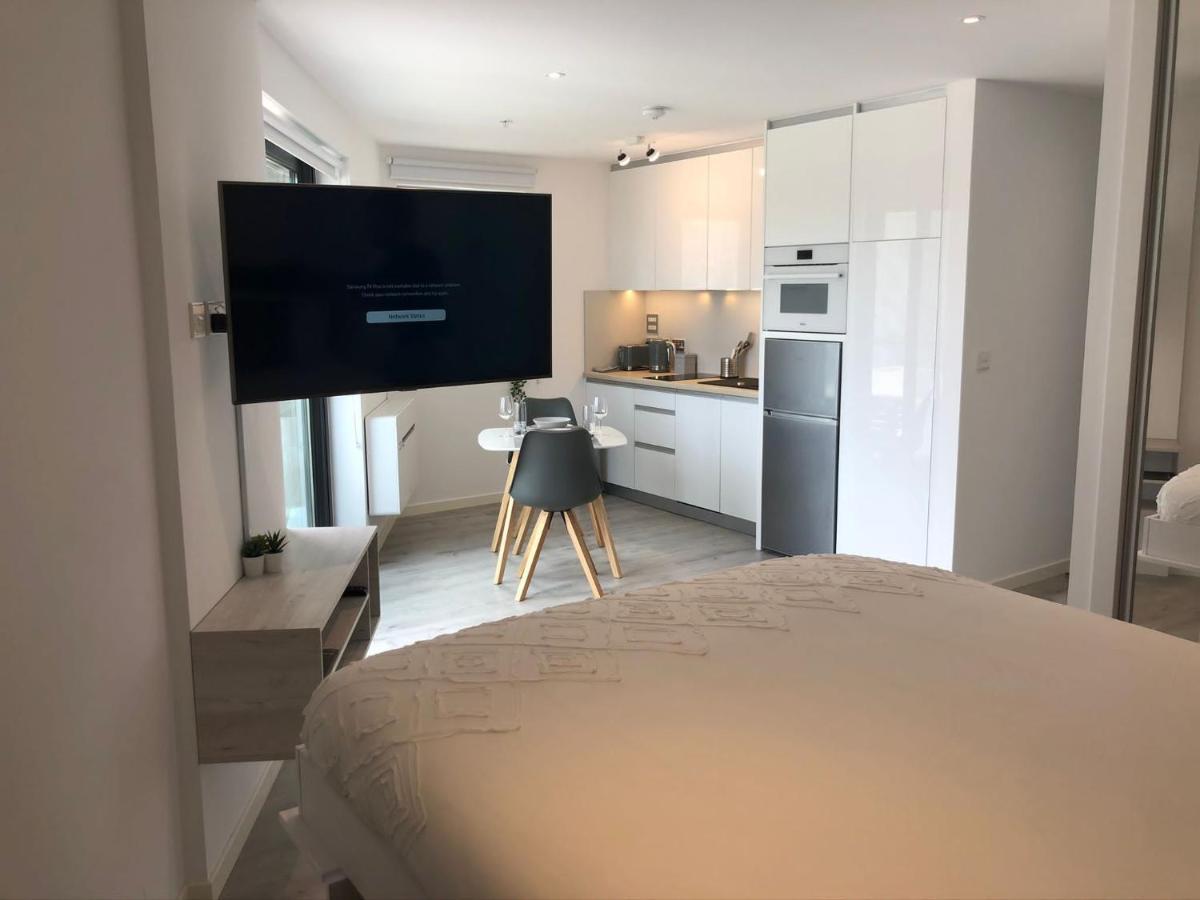 Cp High Floor Luxury Studio With Sea View Гибралтар Екстериор снимка